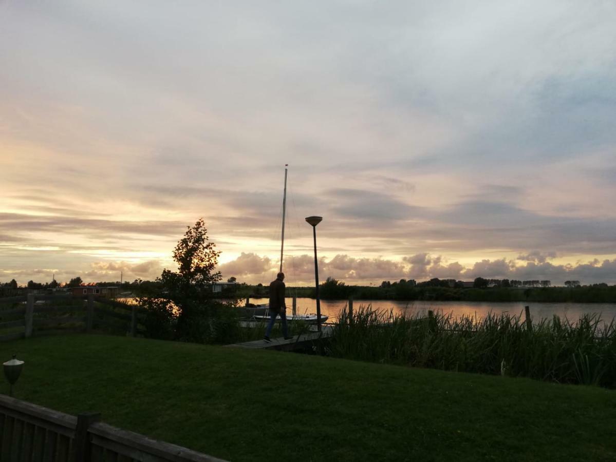 Waterchalet Number 6 Recreationpark Yn'E Lijte Grou Met Ligplaats Boot 빌라 외부 사진